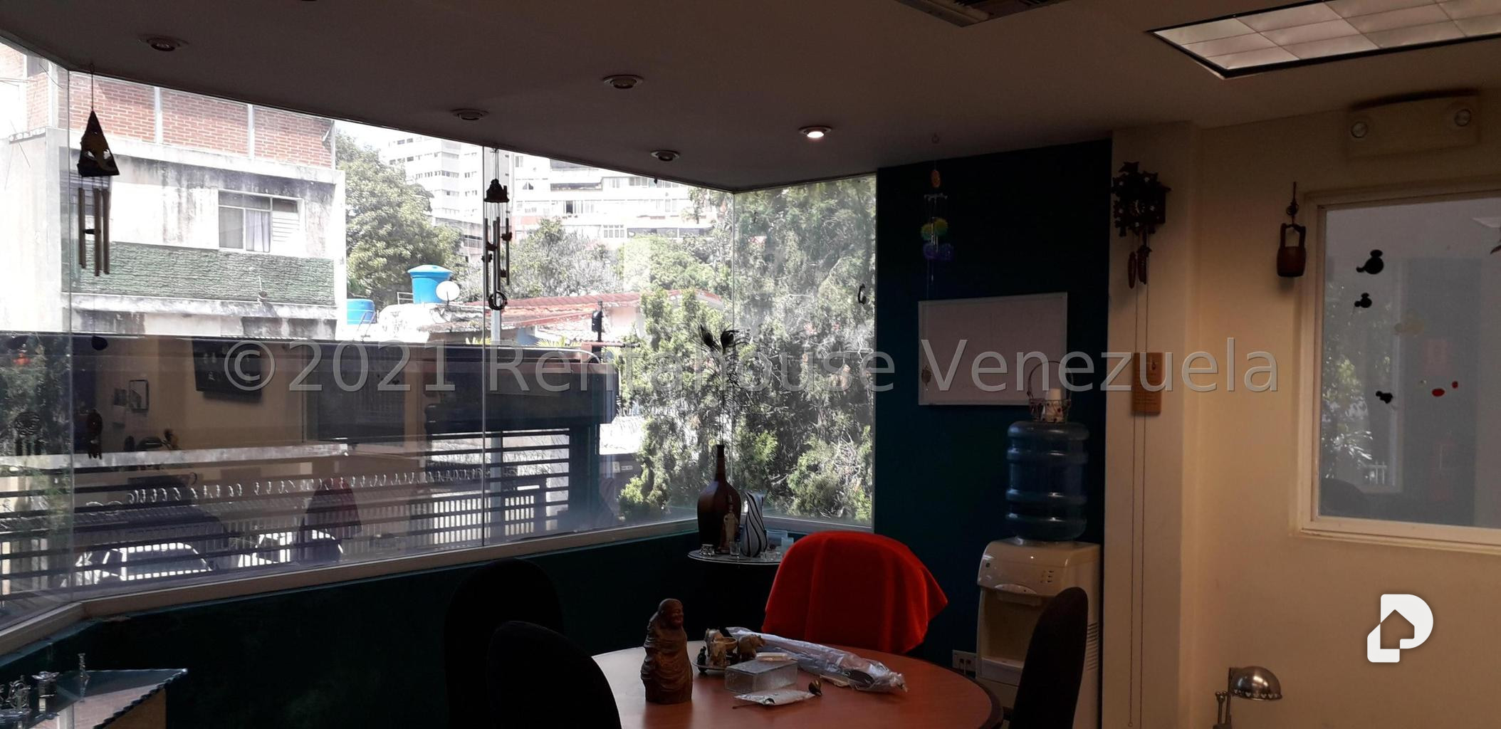 Local comercial en Los Chaguaramos, Caracas – 12