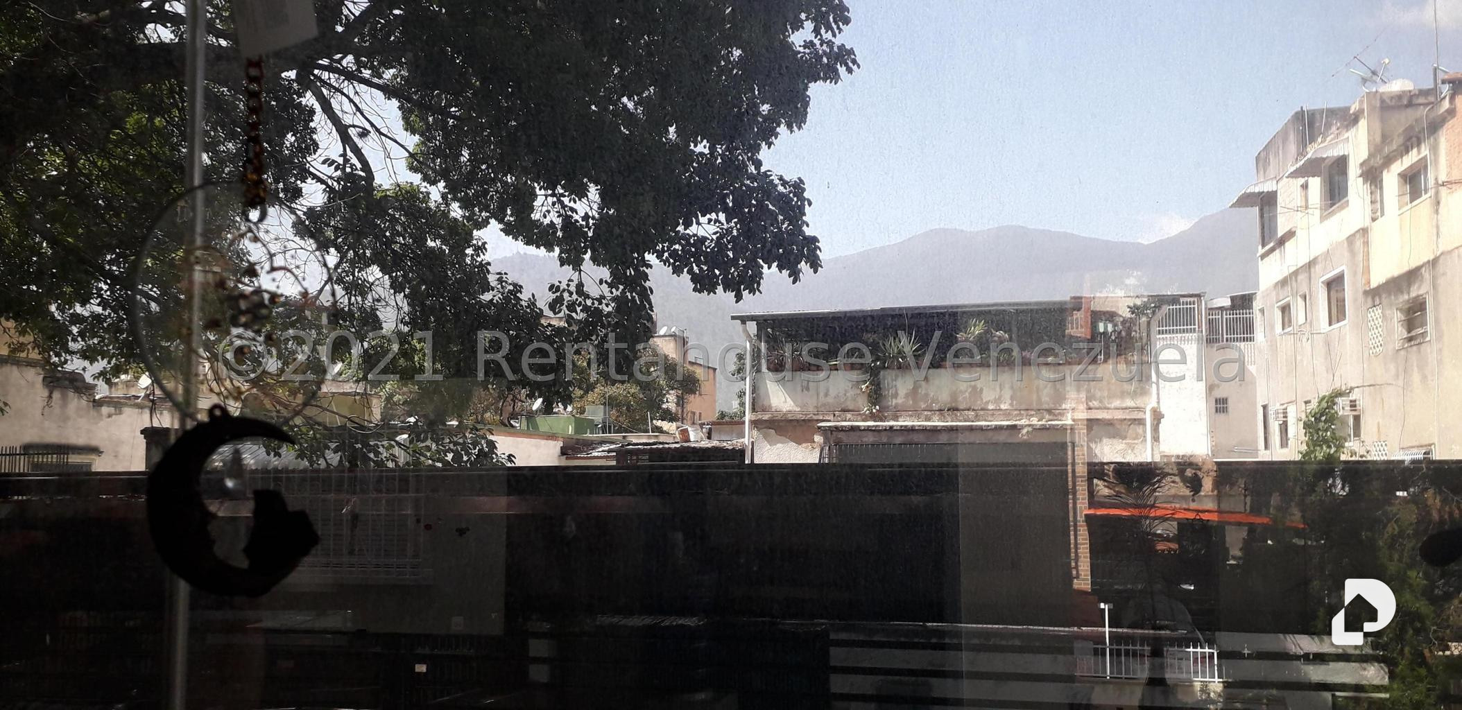 Local comercial en Los Chaguaramos, Caracas – 11
