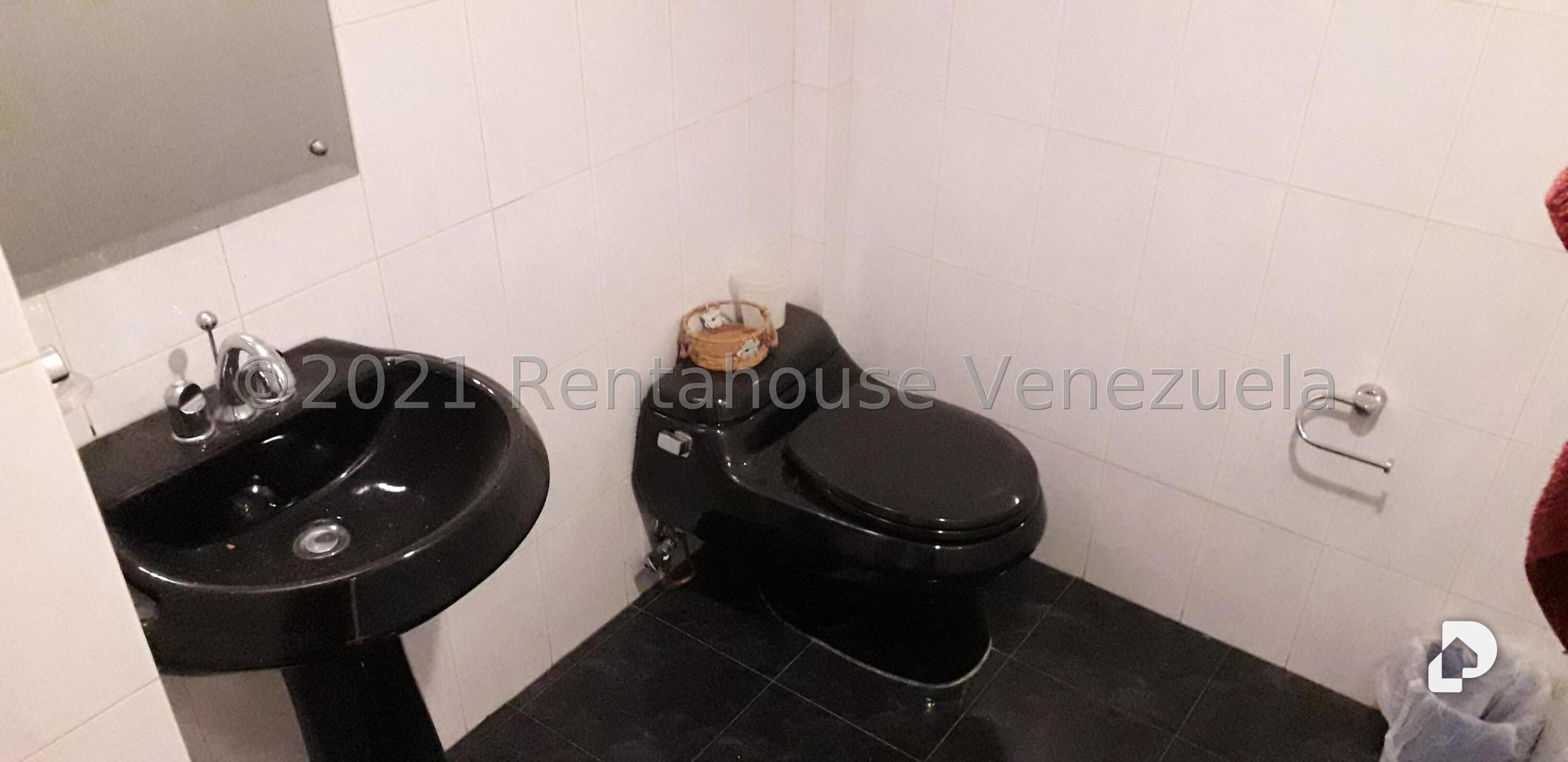 Local comercial en Los Chaguaramos, Caracas – 18