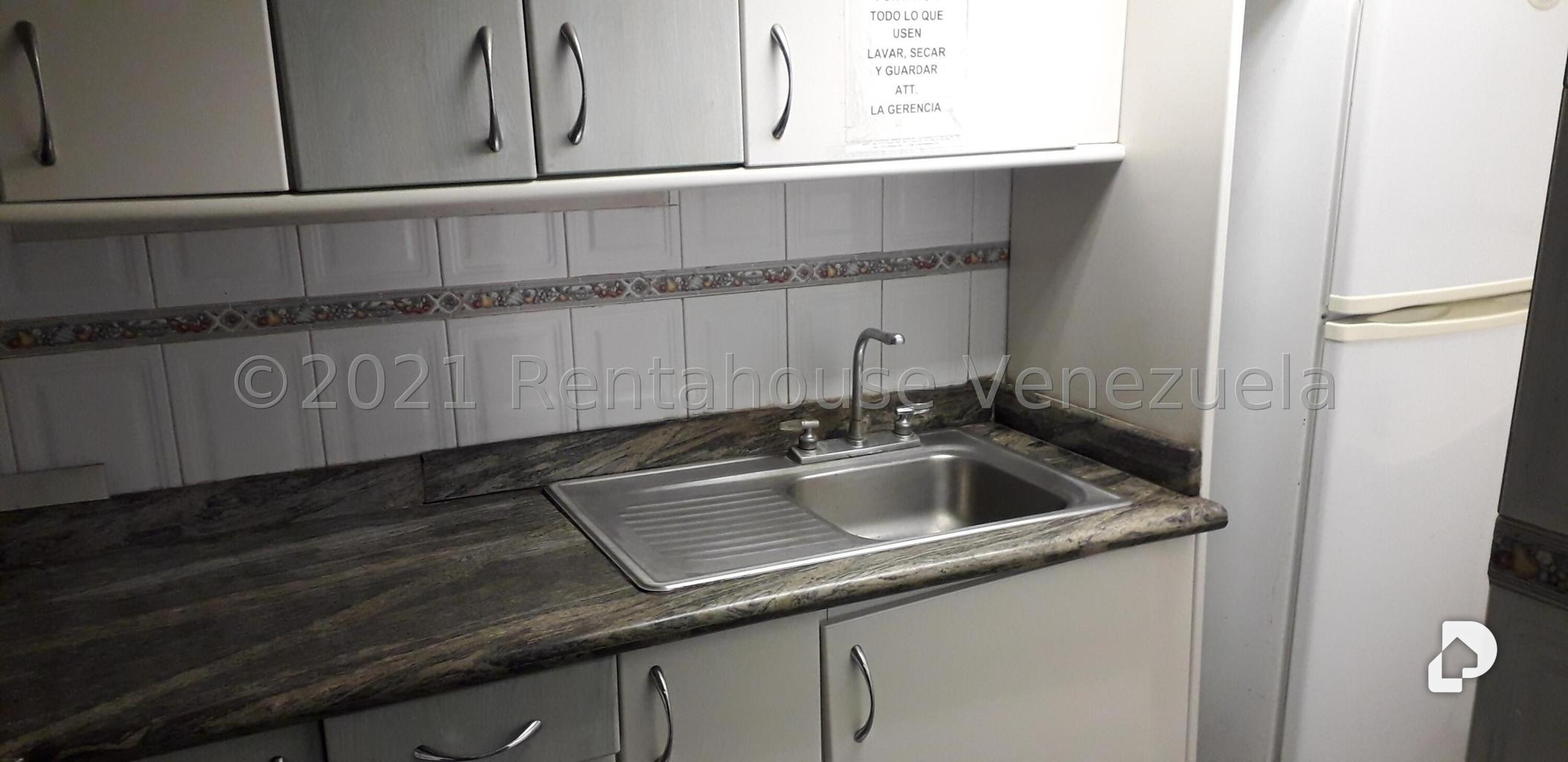 Local comercial en Los Chaguaramos, Caracas – 24