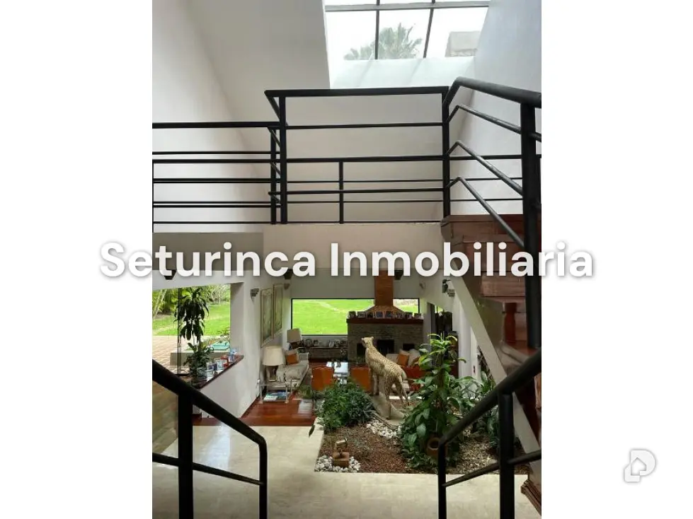House in La Lagunita, Caracas – 19