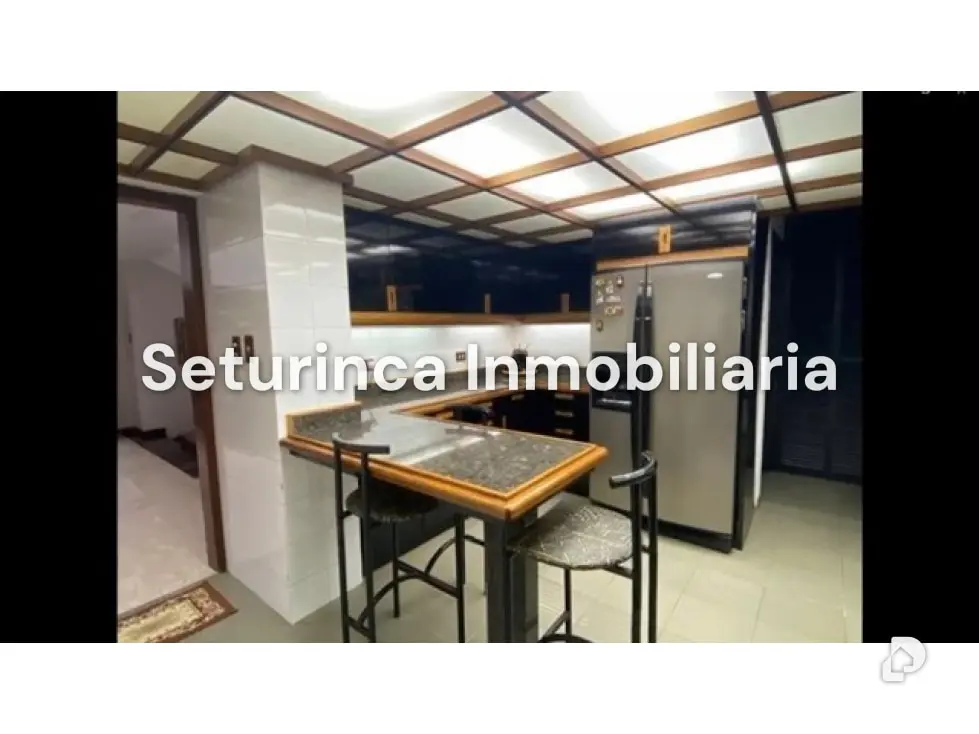 House in La Lagunita, Caracas – 13