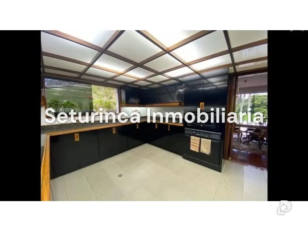 House in La Lagunita, Caracas – 15