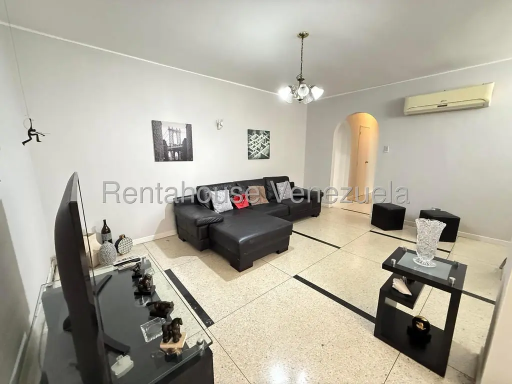Apartment in Los Palos Grandes, Caracas - 1