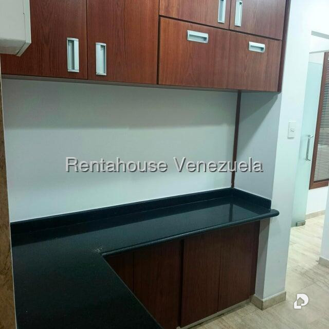Oficina en Los Palos Grandes, Caracas – 19