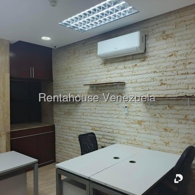 Oficina en Los Palos Grandes, Caracas – 12