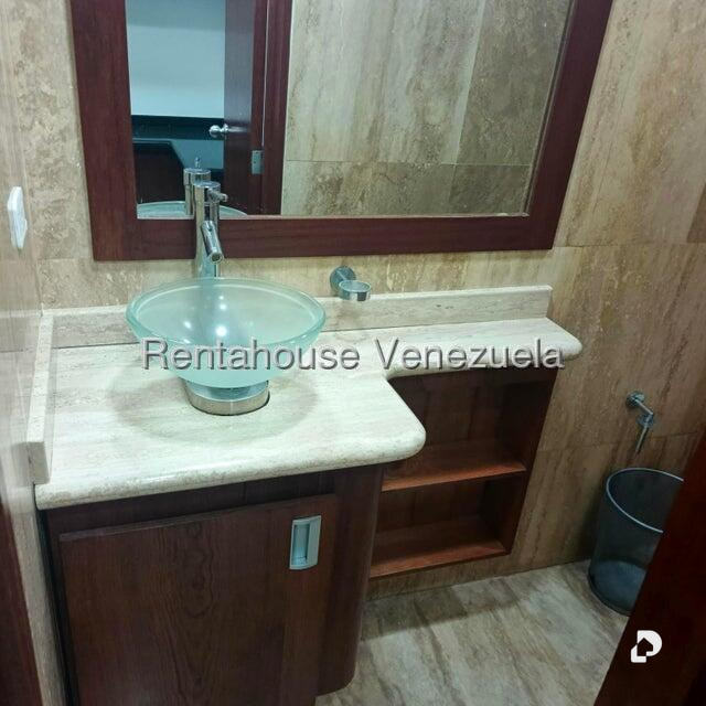 Oficina en Los Palos Grandes, Caracas – 18