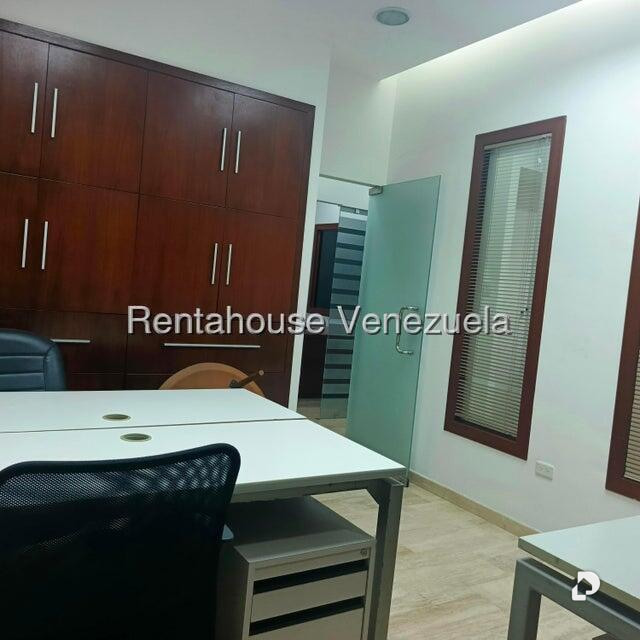 Oficina en Los Palos Grandes, Caracas – 13
