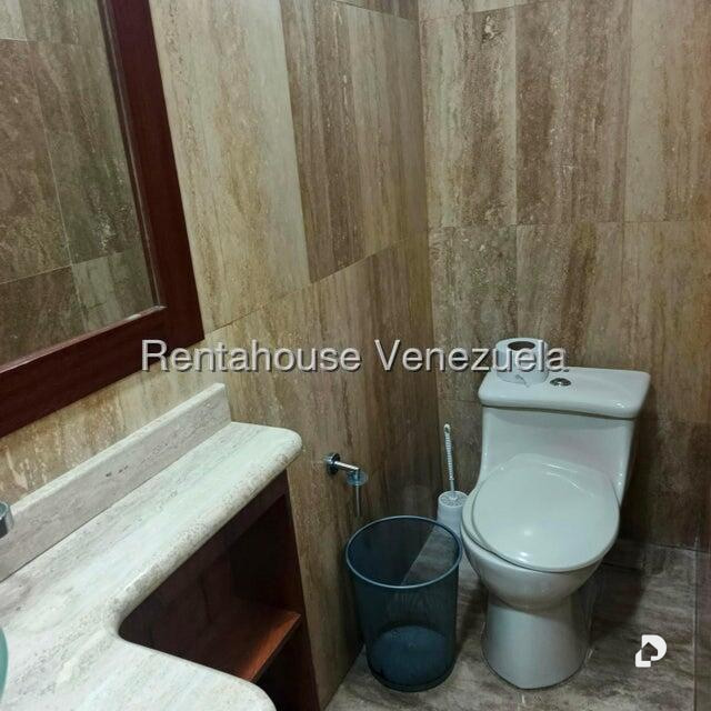 Oficina en Los Palos Grandes, Caracas – 17