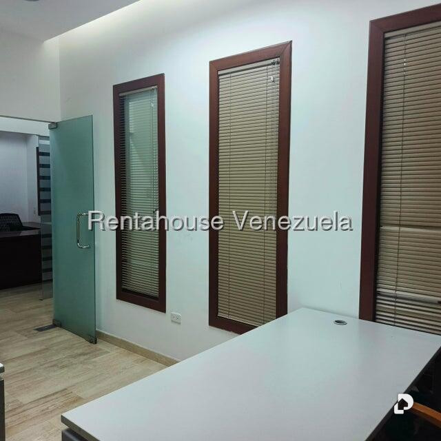 Oficina en Los Palos Grandes, Caracas – 14