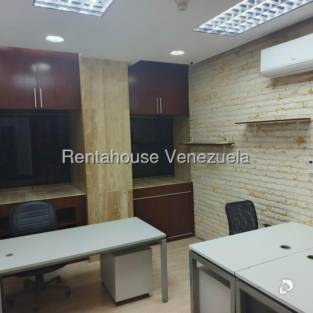 Oficina en Los Palos Grandes, Caracas – 11