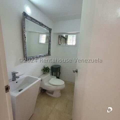 Casa en Cumbres de Curumo, Caracas – 13