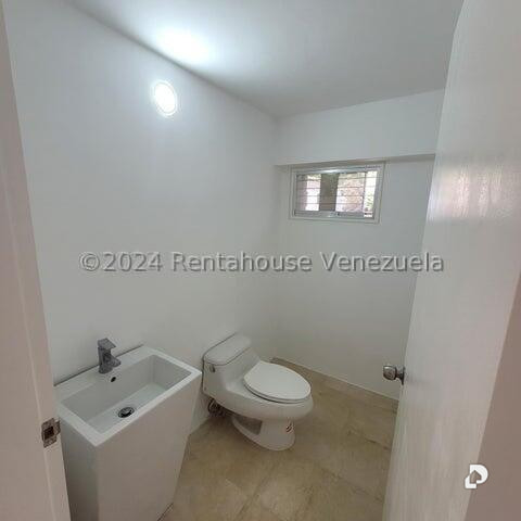 Casa en Cumbres de Curumo, Caracas – 28