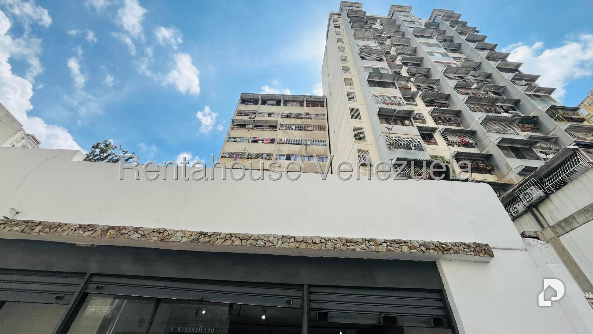 Local comercial en Parroquia La Candelaria, Caracas – 13