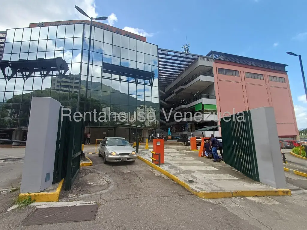 Commercial space in Terrazas del Ávila, Caracas - 1