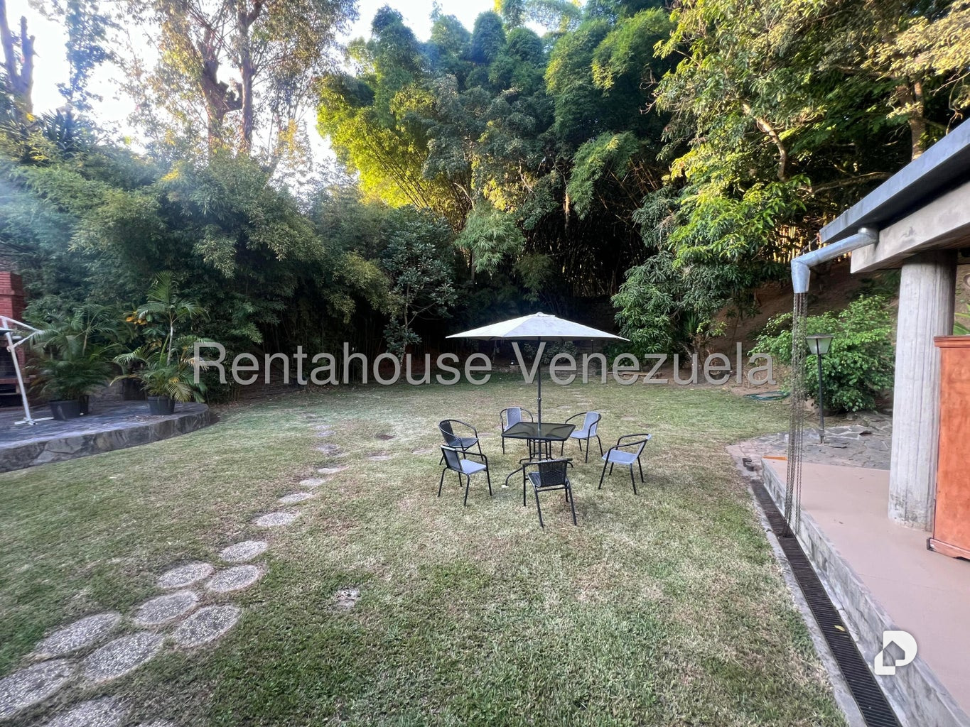 House in Los Geranios, Caracas – 16