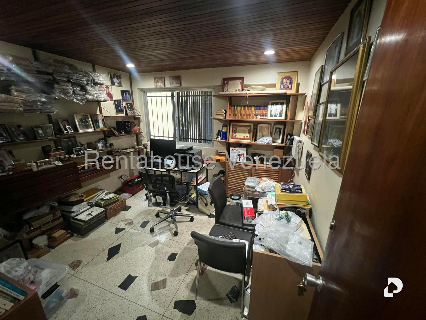 House in Los Geranios, Caracas – 30