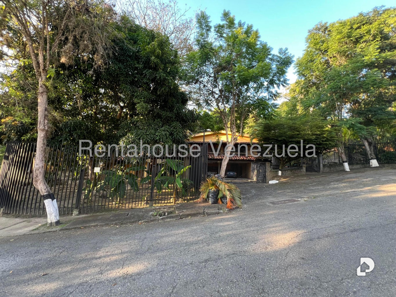 House in Los Geranios, Caracas – 2