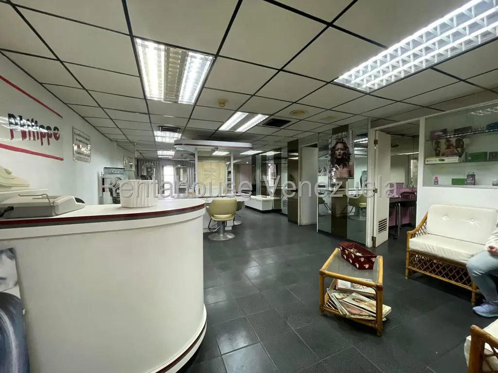 Commercial space in Prados del Este, Caracas - 1