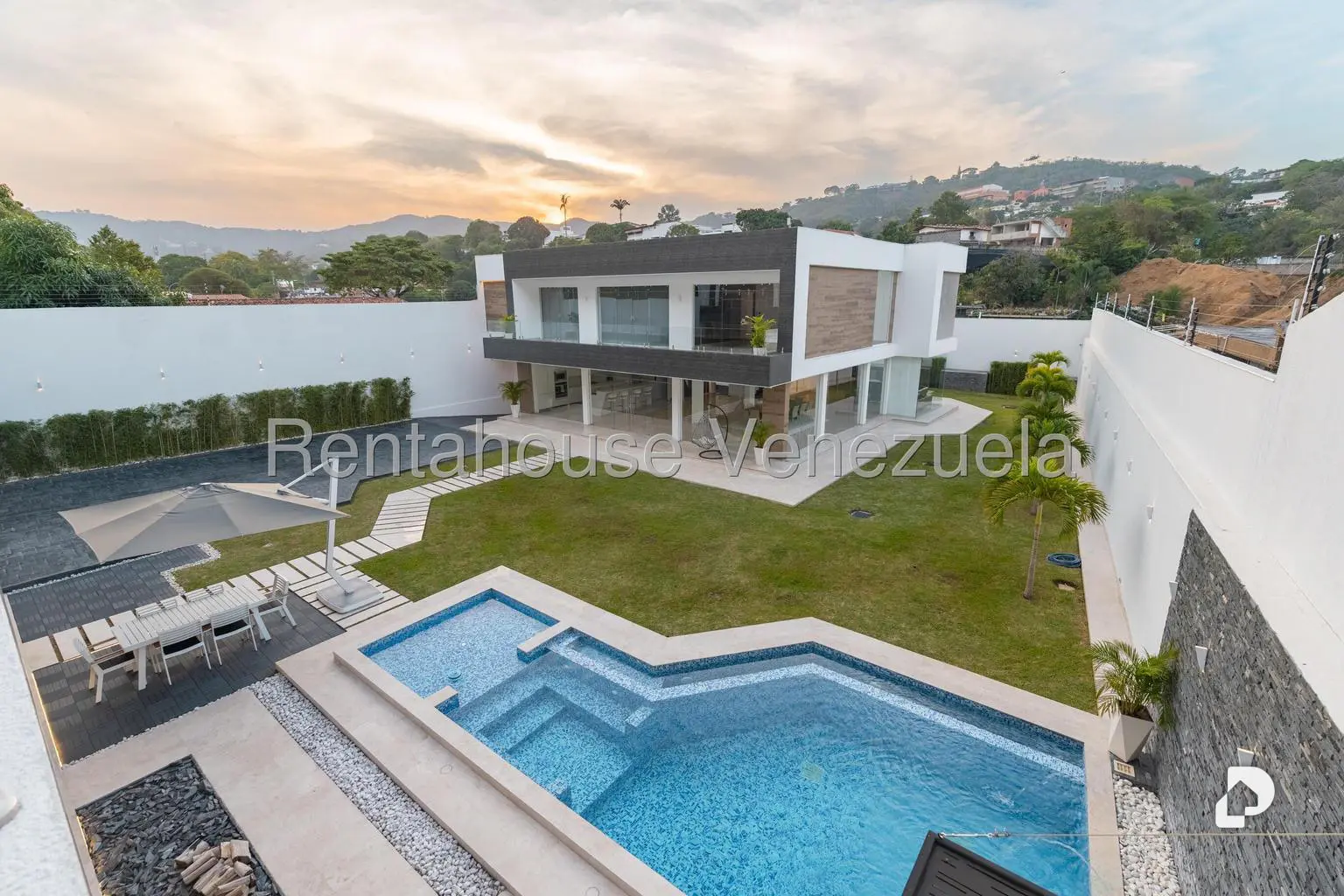 Casa en Prados del Este, Caracas – 29