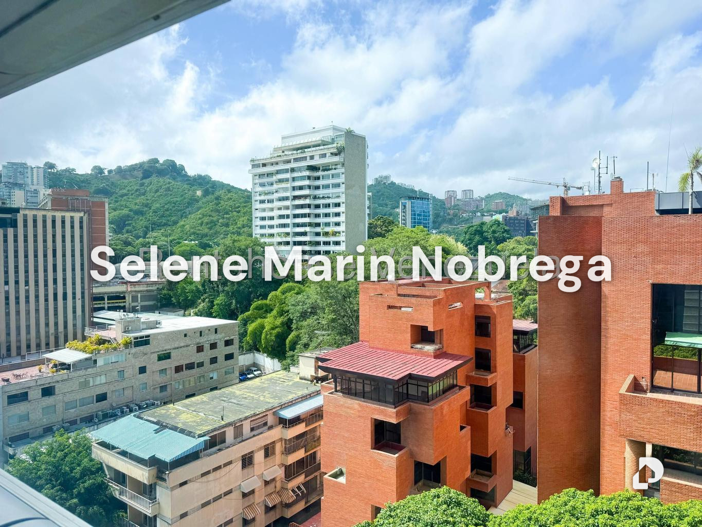 Oficina en Las Mercedes, Caracas – 19
