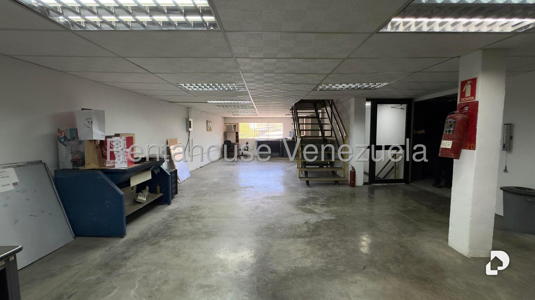 Local comercial en Parque Caiza, Caracas – 30