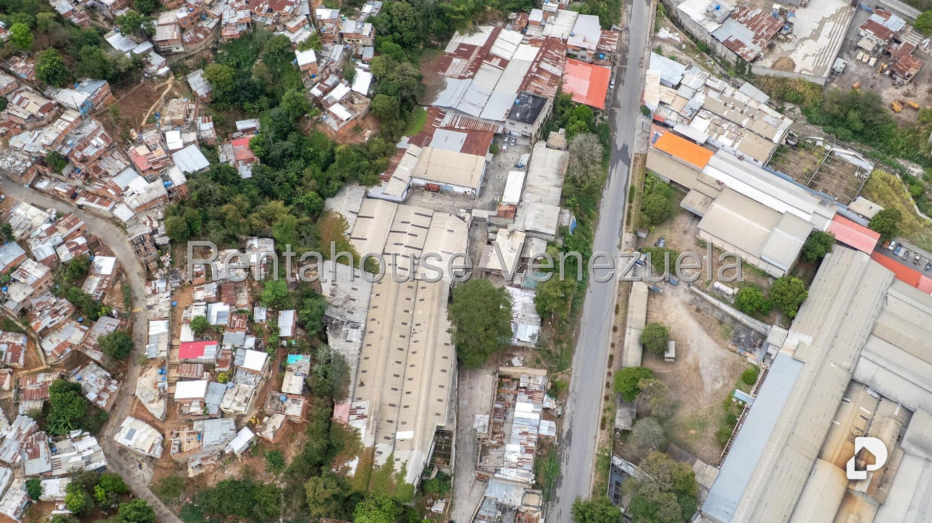 Local comercial en Parque Caiza, Caracas – 1