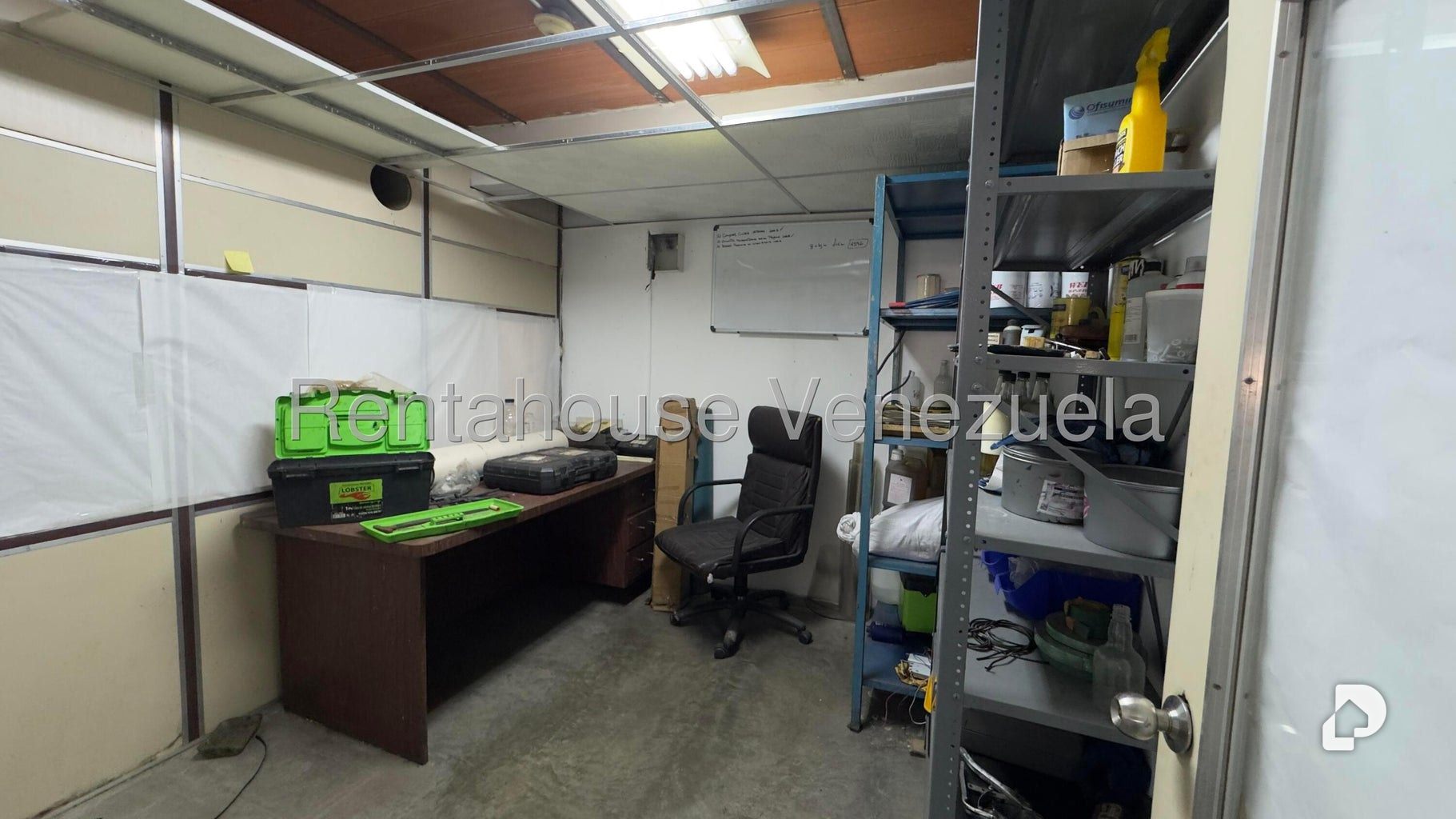 Local comercial en Parque Caiza, Caracas – 29