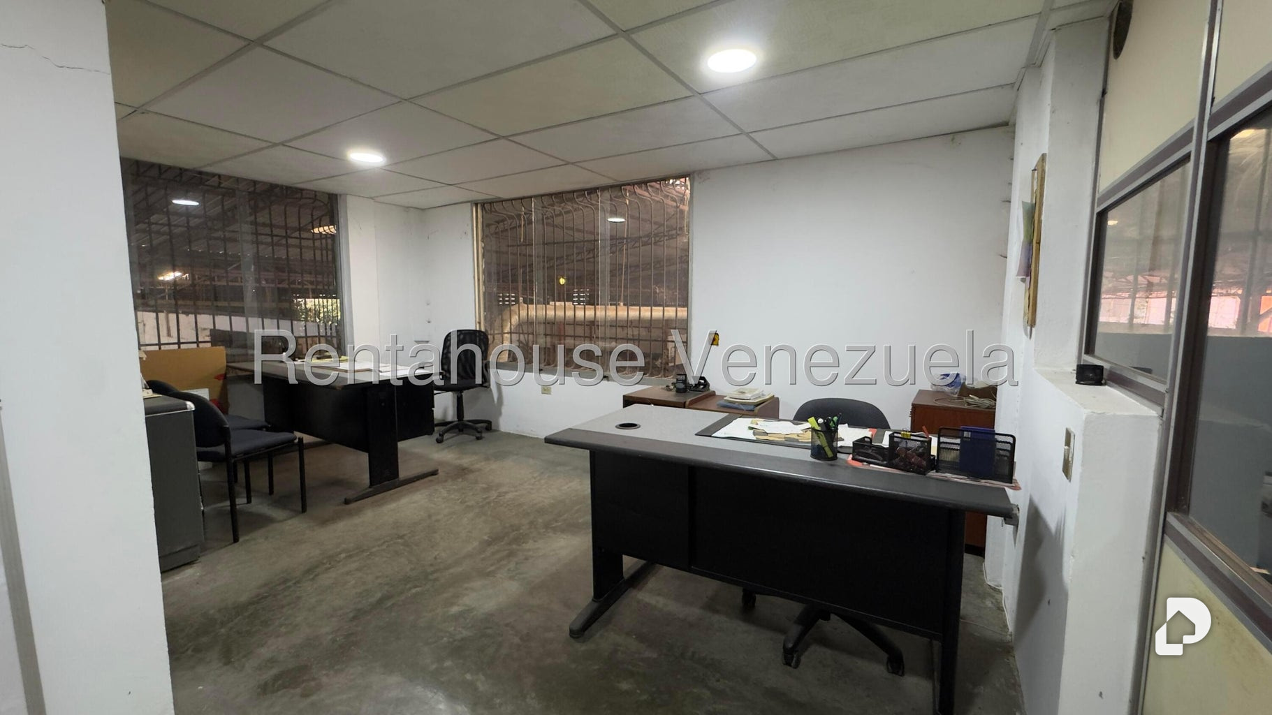 Local comercial en Parque Caiza, Caracas – 27