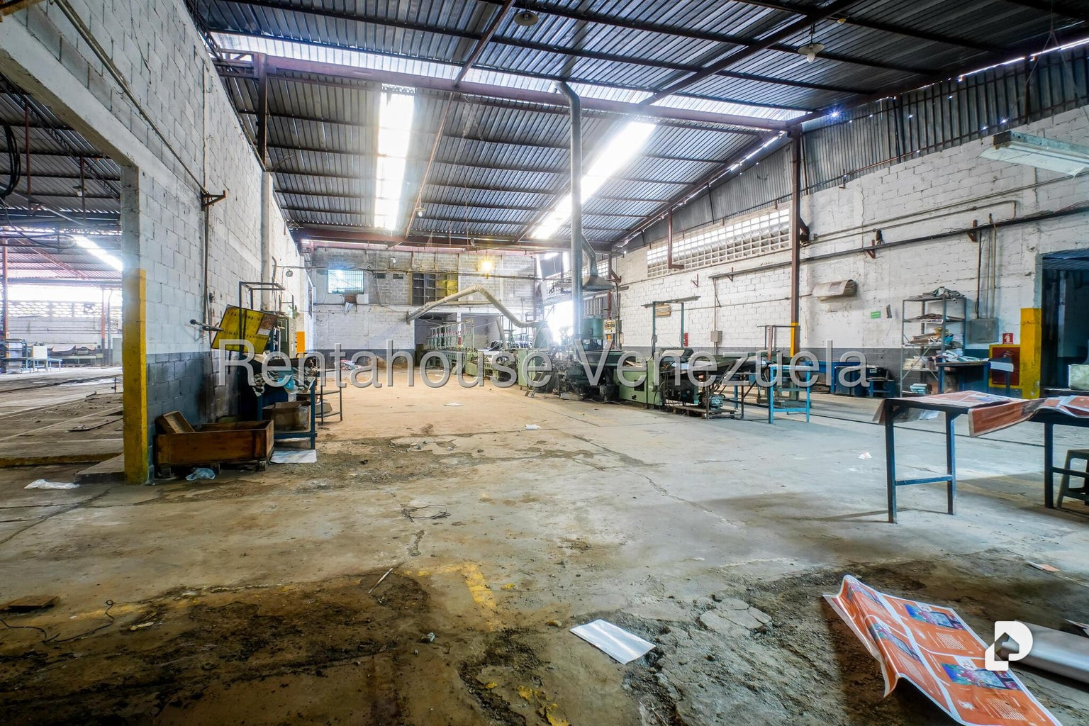 Local comercial en Parque Caiza, Caracas – 19