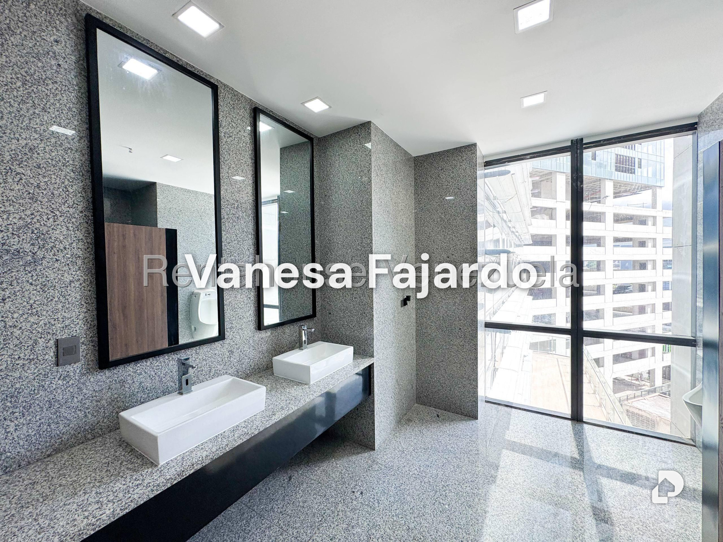 Oficina en Las Mercedes, Caracas – 27