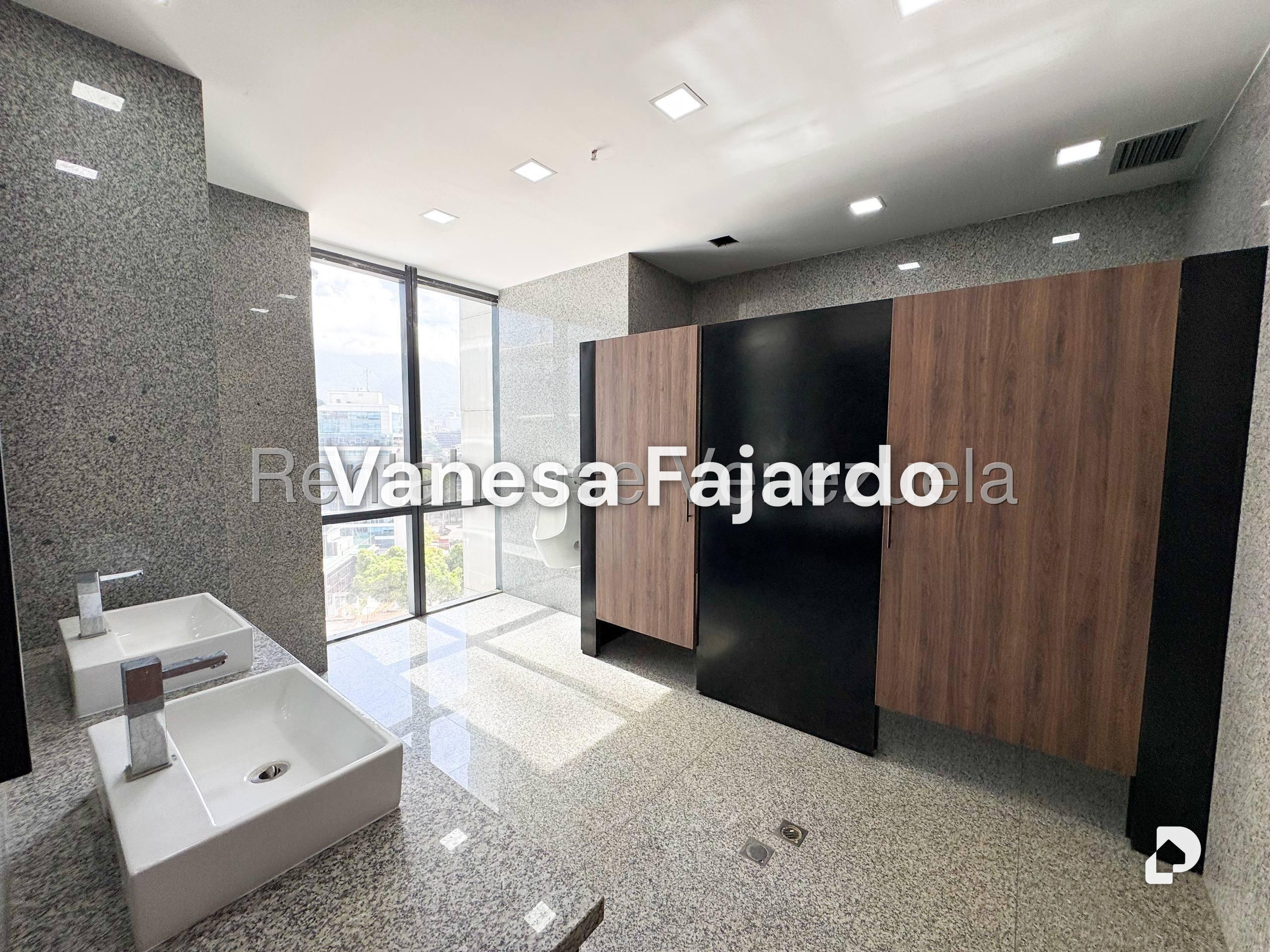 Oficina en Las Mercedes, Caracas – 28