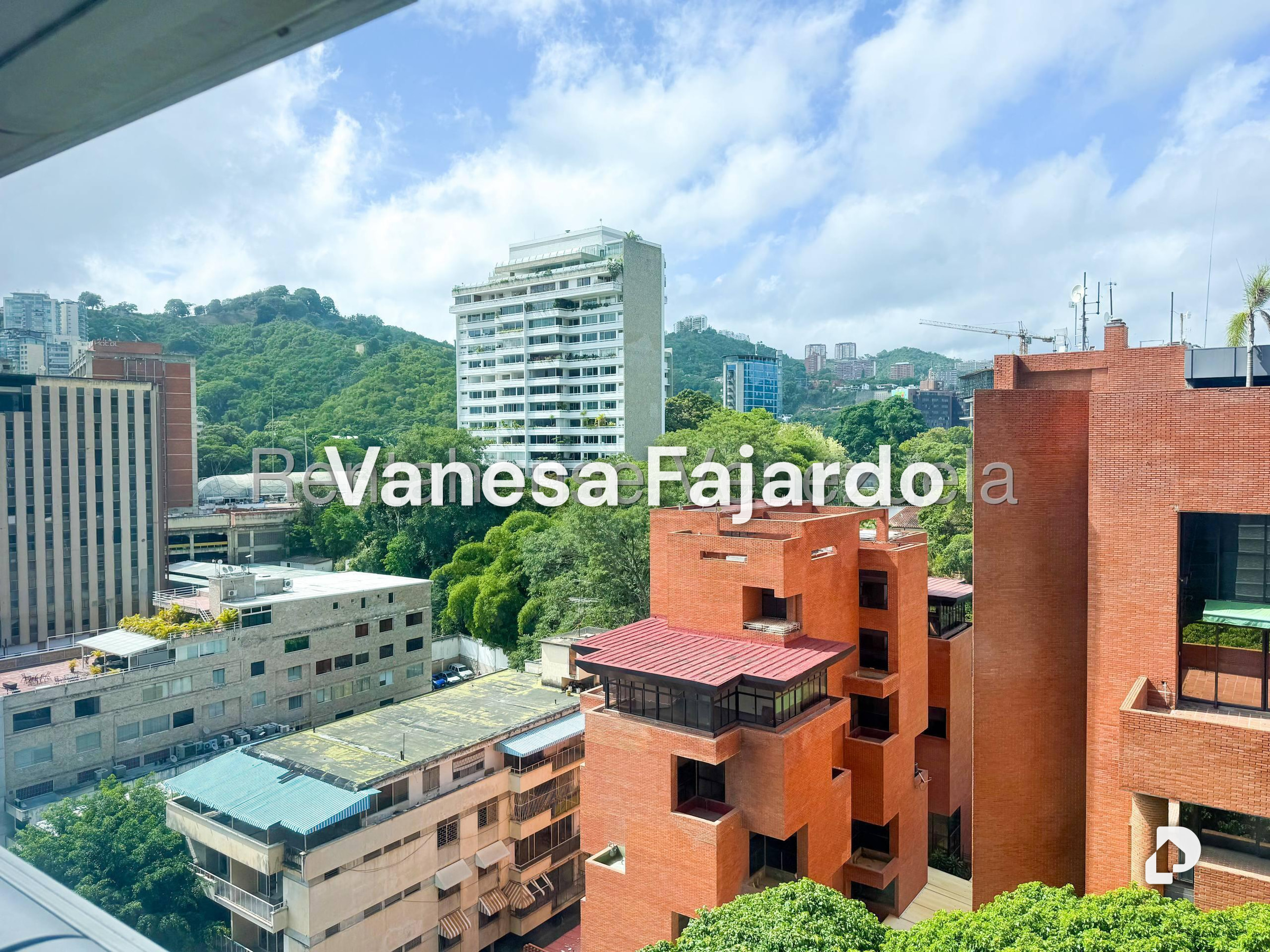 Oficina en Las Mercedes, Caracas – 19