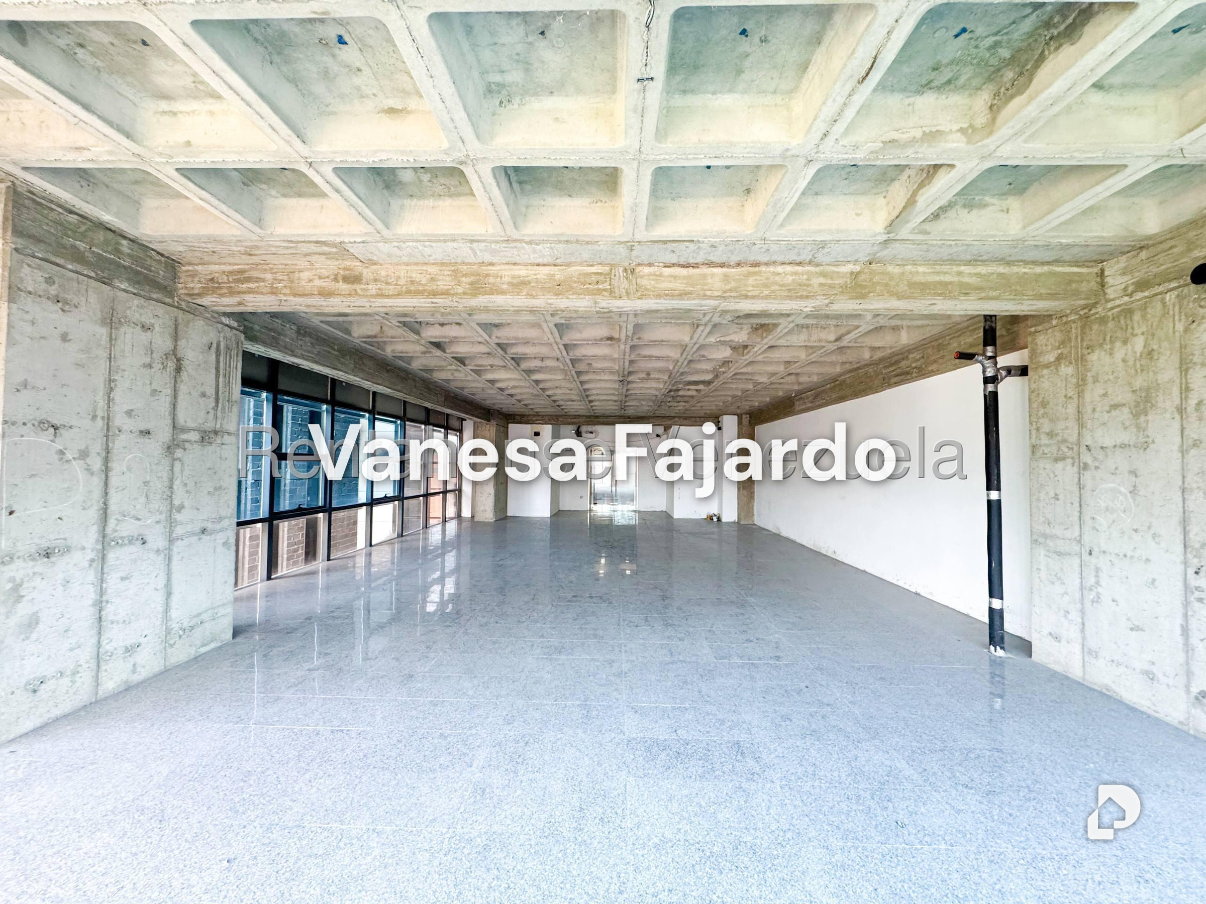 Oficina en Las Mercedes, Caracas – 24