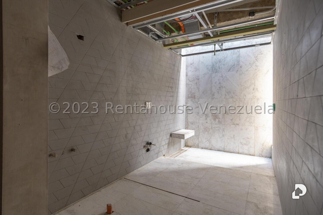 Casa en Cerro Verde, Caracas – 30